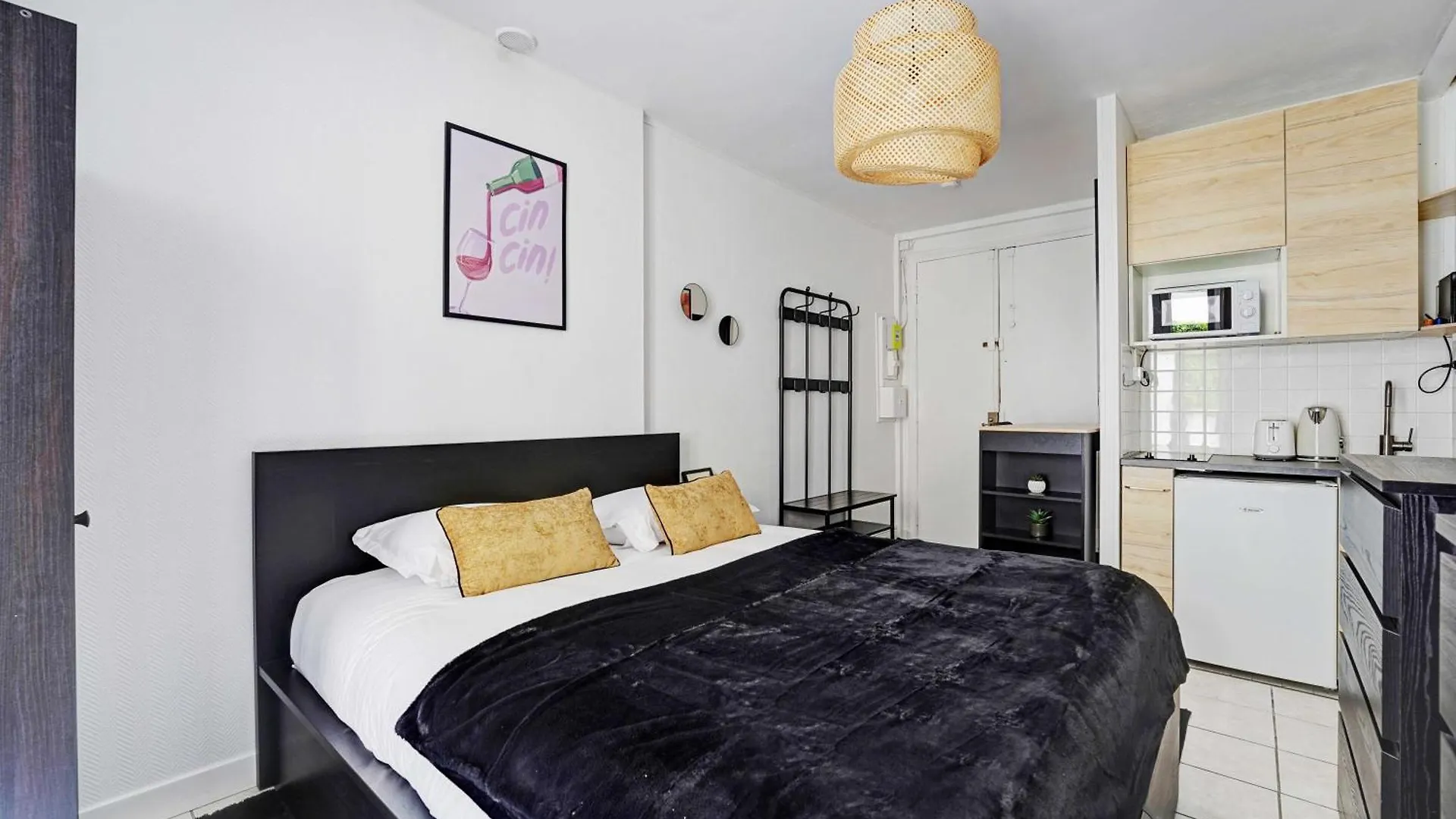Charming Studio - 2P - Batignolles Paris 0*,  France